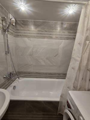 Продам трехкомнатную (3-комн.) квартиру, Октябрьская ул, 5, Пионерский г