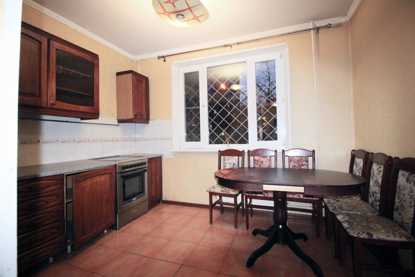 Продам трехкомнатную (3-комн.) квартиру, Генерала Кузнецова ул, 20, Москва г