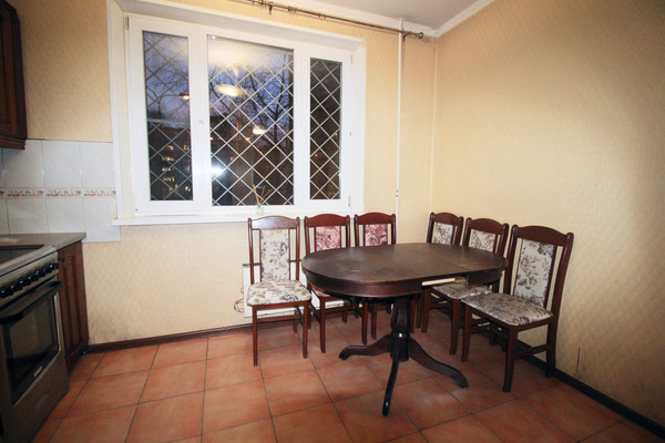 Продам трехкомнатную (3-комн.) квартиру, Генерала Кузнецова ул, 20, Москва г