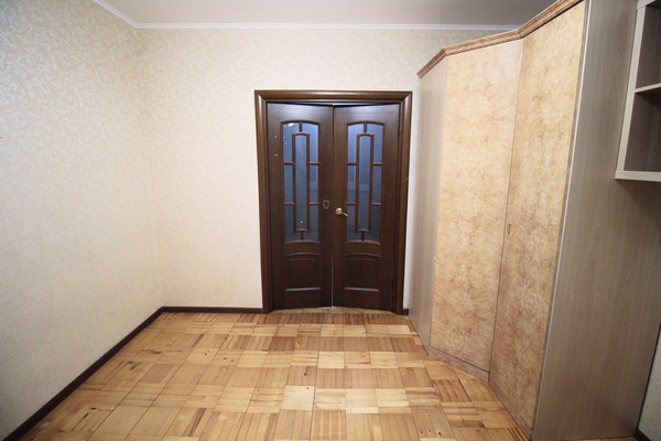 Продам трехкомнатную (3-комн.) квартиру, Генерала Кузнецова ул, 20, Москва г