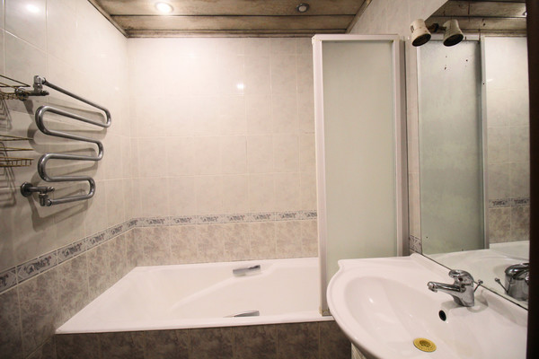 Продам трехкомнатную (3-комн.) квартиру, Генерала Кузнецова ул, 20, Москва г