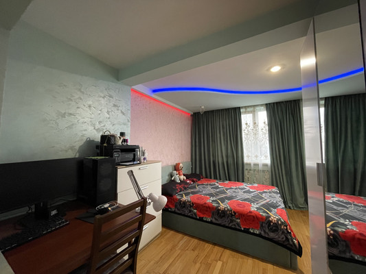 Продам трехкомнатную (3-комн.) квартиру, Кабардинская ул, 195, Нальчик г