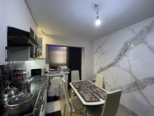 Продам трехкомнатную (3-комн.) квартиру, Кабардинская ул, 195, Нальчик г