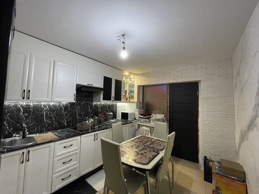 Продам трехкомнатную (3-комн.) квартиру, Кабардинская ул, 195, Нальчик г