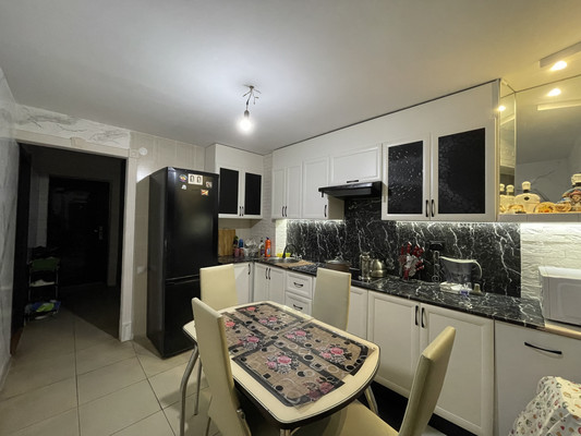 Продам трехкомнатную (3-комн.) квартиру, Кабардинская ул, 195, Нальчик г