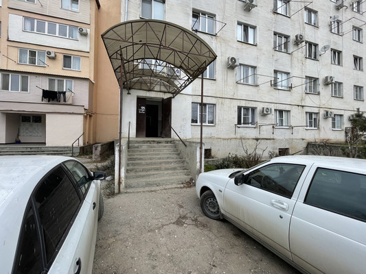 Продам трехкомнатную (3-комн.) квартиру, Кабардинская ул, 195, Нальчик г