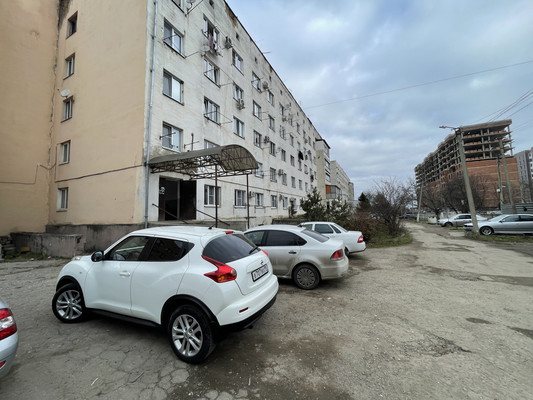 Продам трехкомнатную (3-комн.) квартиру, Кабардинская ул, 195, Нальчик г