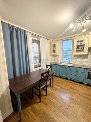 Продам трехкомнатную (3-комн.) квартиру, Пресненский Вал ул, 14к6, Москва г