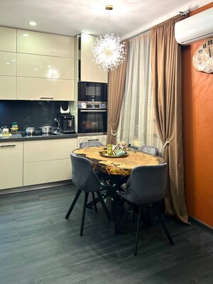 Продам трехкомнатную (3-комн.) квартиру, Новодмитровская ул, 2к7, Москва г