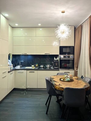 Продам трехкомнатную (3-комн.) квартиру, Новодмитровская ул, 2к7, Москва г