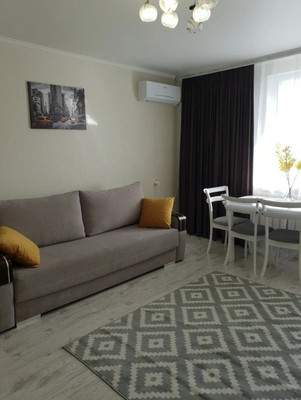 Продам двухкомнатную (2-комн.) квартиру, Черняховского ул, 10, Калининград г