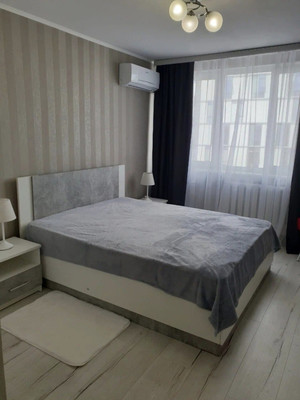 Продам двухкомнатную (2-комн.) квартиру, Черняховского ул, 10, Калининград г