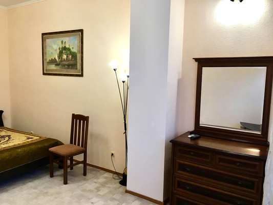 Продам однокомнатную (1-комн.) квартиру, Луговая ул, 4к, Симферополь г