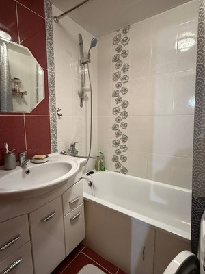 Продам двухкомнатную (2-комн.) квартиру, Тургенева ул, 296, Армавир г