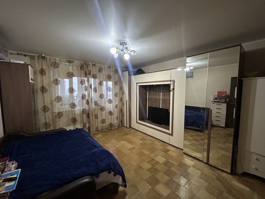 Продам однокомнатную (1-комн.) квартиру, Волжский б-р, 114ак7, Москва г