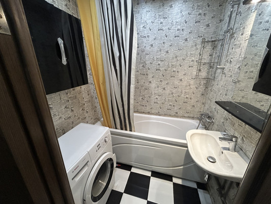 Продам однокомнатную (1-комн.) квартиру, Волжский б-р, 114ак7, Москва г