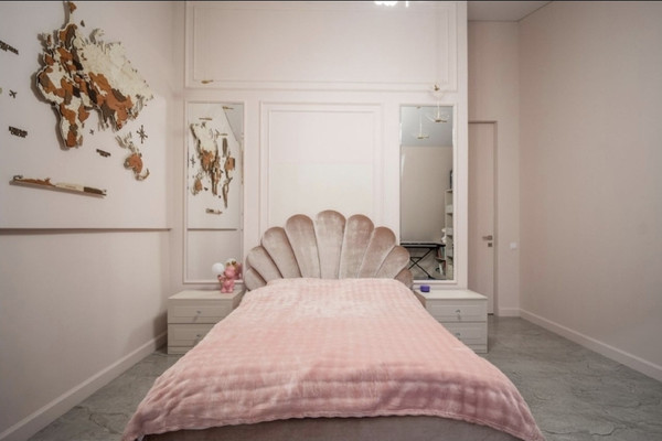 Продам многокомнатную квартиру, Чайковского ул, 61, Санкт-Петербург г