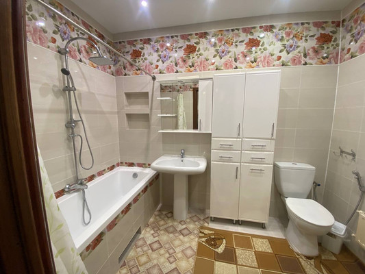 Сдам многокомнатную квартиру, Гурзуфская ул, 6, Симферополь г