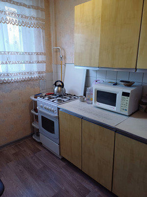 Продам трехкомнатную (3-комн.) квартиру, Энтузиастов ул, 13, Волгодонск г