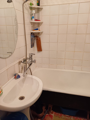 Продам трехкомнатную (3-комн.) квартиру, Энтузиастов ул, 13, Волгодонск г