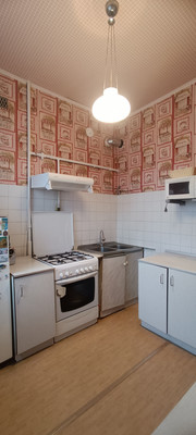 Продам трехкомнатную (3-комн.) квартиру, Московская ул, 4/24, Новомосковск г