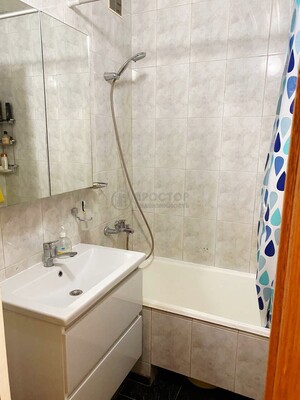 Продам трехкомнатную (3-комн.) квартиру, Космонавта Волкова ул, 29к1, Москва г