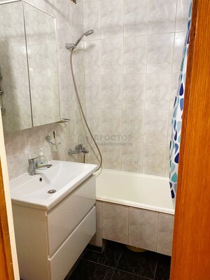 Продам трехкомнатную (3-комн.) квартиру, Космонавта Волкова ул, 29к1, Москва г