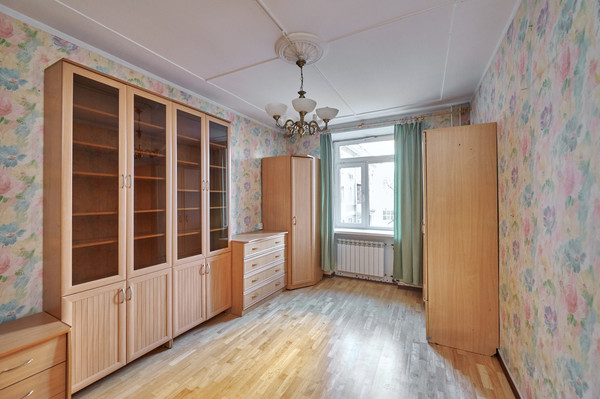 Продам двухкомнатную (2-комн.) квартиру, Маршала Бирюзова ул, 18, Москва г