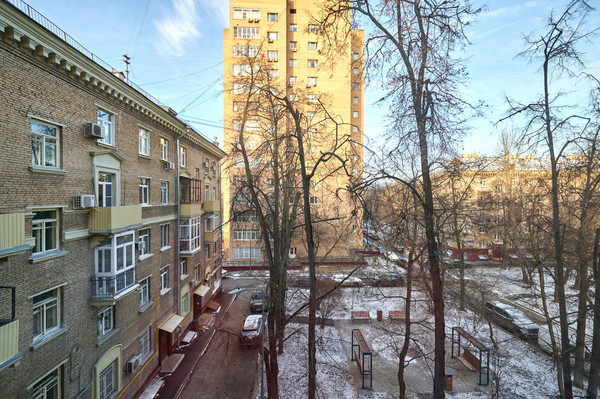 Продам двухкомнатную (2-комн.) квартиру, Маршала Бирюзова ул, 18, Москва г