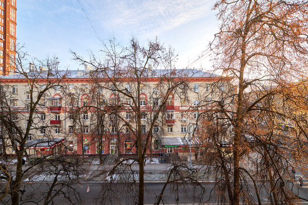 Продам двухкомнатную (2-комн.) квартиру, Маршала Бирюзова ул, 18, Москва г