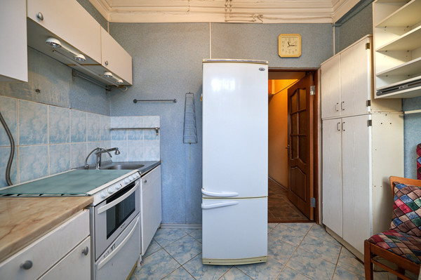 Продам двухкомнатную (2-комн.) квартиру, Маршала Бирюзова ул, 18, Москва г