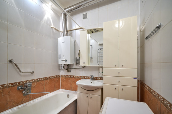 Продам двухкомнатную (2-комн.) квартиру, Маршала Бирюзова ул, 18, Москва г