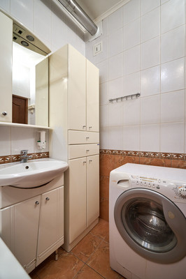 Продам двухкомнатную (2-комн.) квартиру, Маршала Бирюзова ул, 18, Москва г