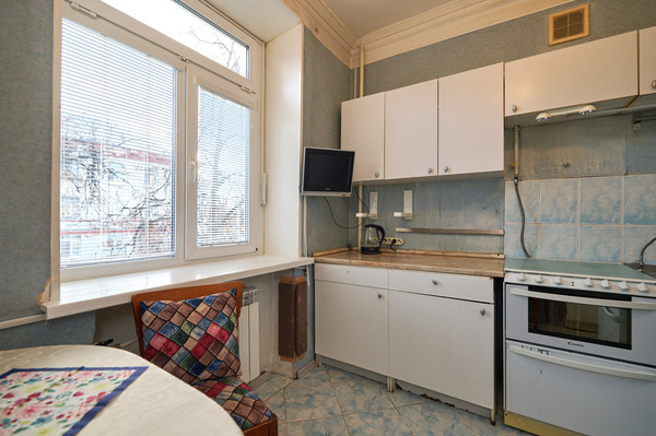 Продам двухкомнатную (2-комн.) квартиру, Маршала Бирюзова ул, 18, Москва г