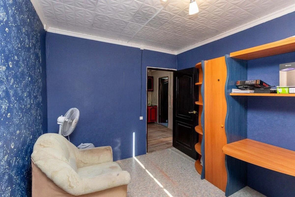 Продам двухкомнатную (2-комн.) квартиру, 9 Января ул, 4, Тюмень г