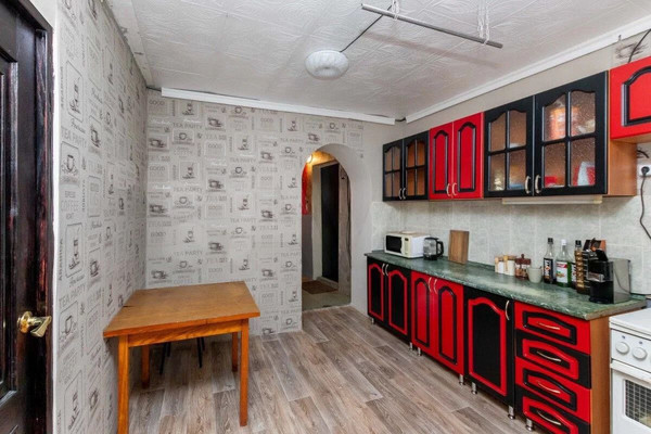 Продам двухкомнатную (2-комн.) квартиру, 9 Января ул, 4, Тюмень г