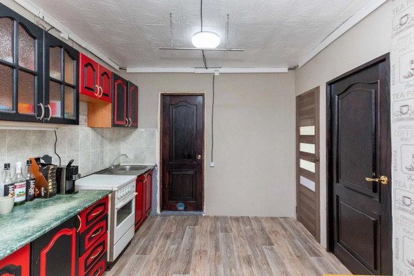 Продам двухкомнатную (2-комн.) квартиру, 9 Января ул, 4, Тюмень г