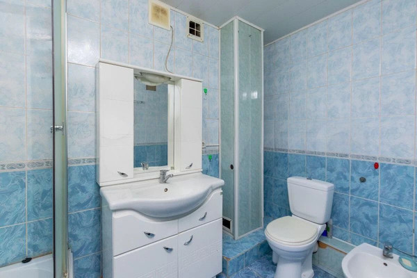 Продам двухкомнатную (2-комн.) квартиру, 9 Января ул, 4, Тюмень г