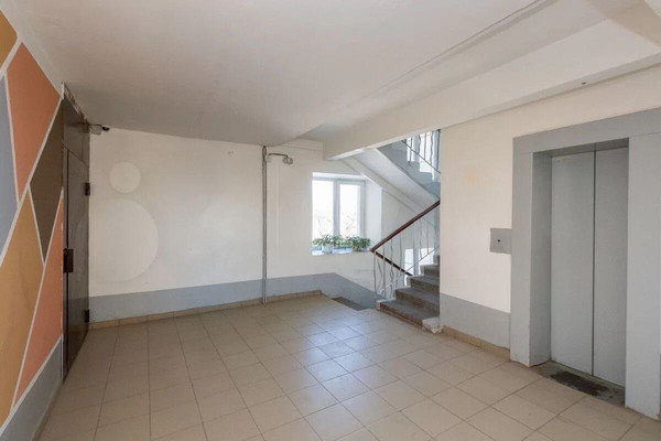 Продам двухкомнатную (2-комн.) квартиру, 9 Января ул, 4, Тюмень г