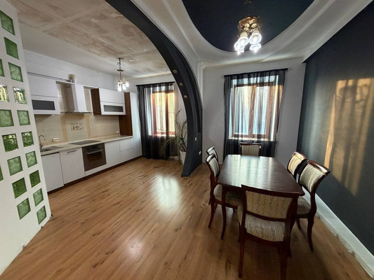 Продам трехкомнатную (3-комн.) квартиру, Пионерская ул, 8, Комсомольск-на-Амуре г