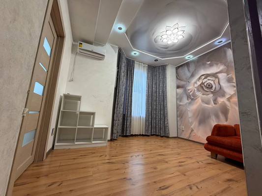 Продам трехкомнатную (3-комн.) квартиру, Пионерская ул, 8, Комсомольск-на-Амуре г