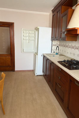 Продам трехкомнатную (3-комн.) квартиру, 60 лет Октября ул, 37, Симферополь г