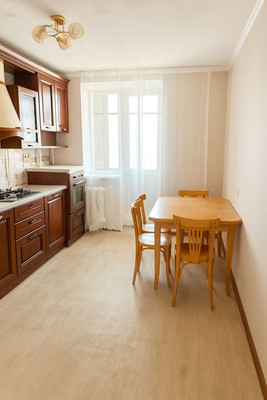 Продам трехкомнатную (3-комн.) квартиру, 60 лет Октября ул, 37, Симферополь г