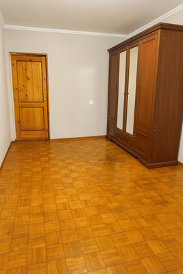 Продам трехкомнатную (3-комн.) квартиру, 60 лет Октября ул, 37, Симферополь г