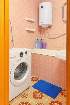 Продам трехкомнатную (3-комн.) квартиру, 60 лет Октября ул, 37, Симферополь г