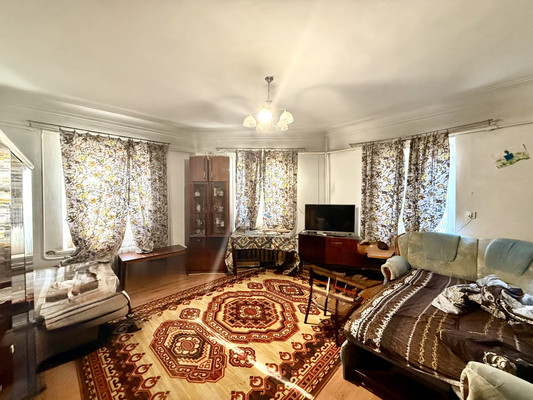 Продам трехкомнатную (3-комн.) квартиру, Бульварная ул, 2, Симферополь г