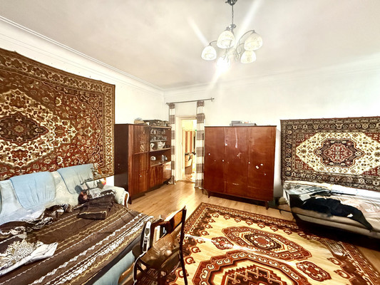 Продам трехкомнатную (3-комн.) квартиру, Бульварная ул, 2, Симферополь г