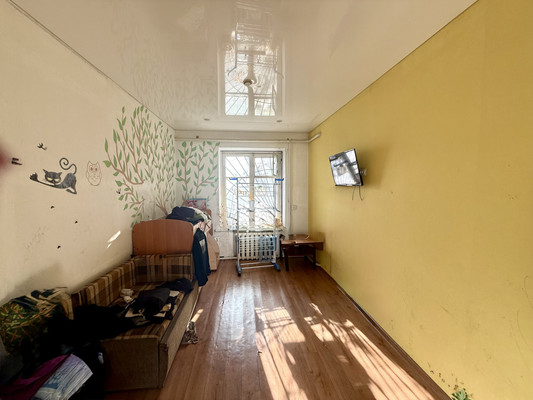 Продам трехкомнатную (3-комн.) квартиру, Бульварная ул, 2, Симферополь г