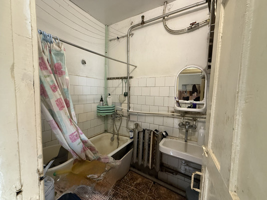 Продам трехкомнатную (3-комн.) квартиру, Бульварная ул, 2, Симферополь г