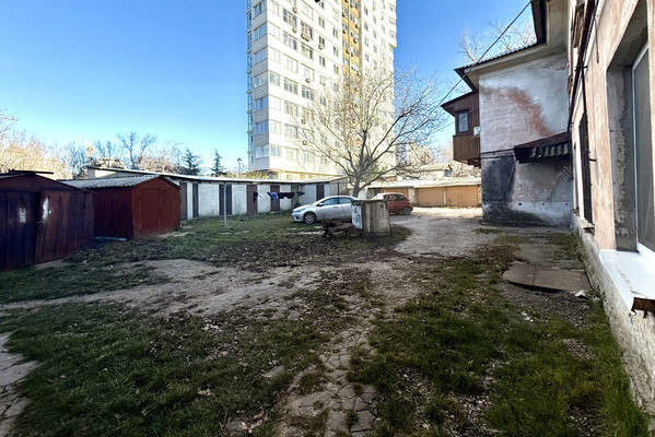 Продам трехкомнатную (3-комн.) квартиру, Бульварная ул, 2, Симферополь г